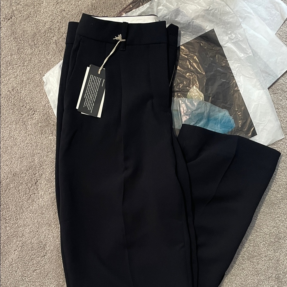 Aritzia effortless Black Women's Trousers - Picture 2 of 2